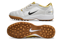 Carregar imagem no visualizador da galeria, Nike Total 90 Society - Branco Dourado
