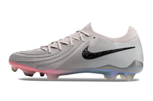 Carregar imagem no visualizador da galeria, Nike Feminina Phantom GX2 Elite FG - Rising Gem
