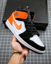 Carregar imagem no visualizador da galeria, Tênis Nike Air Jordan 1