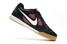 Carregar imagem no visualizador da galeria, Nike SB Gato Futsal - Preto Vermelho