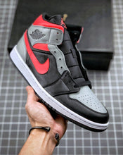 Carregar imagem no visualizador da galeria, Tênis Nike Air Jordan 1