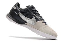 Carregar imagem no visualizador da galeria, Nike Street Gato Futsal - Preto Cinza