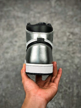 Carregar imagem no visualizador da galeria, Tênis Nike Air Jordan 1