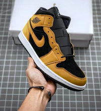 Carregar imagem no visualizador da galeria, Tênis Nike Air Jordan 1