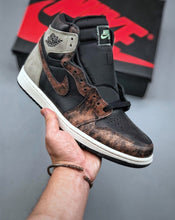 Carregar imagem no visualizador da galeria, Tênis Nike Air Jordan 1