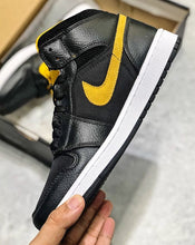 Carregar imagem no visualizador da galeria, Tênis Nike Air Jordan 1