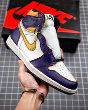 Carregar imagem no visualizador da galeria, Tênis Nike Air Jordan 1