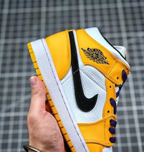 Carregar imagem no visualizador da galeria, Tênis Nike Air Jordan 1