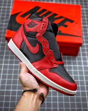 Carregar imagem no visualizador da galeria, Tênis Nike Air Jordan 1