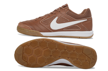 Carregar imagem no visualizador da galeria, Nike SB Gato Futsal - Marrom
