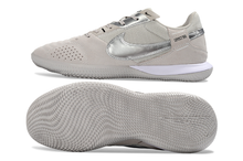 Carregar imagem no visualizador da galeria, Nike Street Gato Futsal
