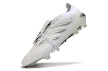 Carregar imagem no visualizador da galeria, Adidas Predator 26 Elite Tongue FG

