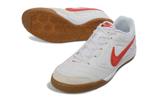Carregar imagem no visualizador da galeria, Nike SB Gato Futsal - Branco Vermelho
