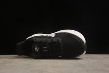 Carregar imagem no visualizador da galeria, NIKE VOMERO PREMIUM
