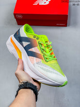 Carregar imagem no visualizador da galeria, Tênis New Balance FC SC Elite V4 - CLIQUE PARA VER MAIS CORES
