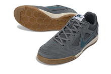 Carregar imagem no visualizador da galeria, Nike SB Gato Futsal - Cinza
