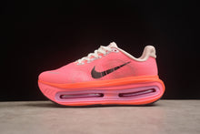 Carregar imagem no visualizador da galeria, NIKE VOMERO PREMIUM
