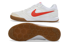 Carregar imagem no visualizador da galeria, Nike SB Gato Futsal - Branco Vermelho
