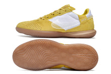 Carregar imagem no visualizador da galeria, Nike Street Gato Futsal - Dourado
