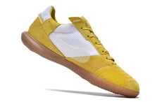 Carregar imagem no visualizador da galeria, Nike Street Gato Futsal - Dourado
