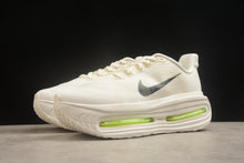 Carregar imagem no visualizador da galeria, NIKE VOMERO PREMIUM
