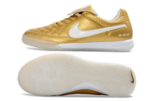 Carregar imagem no visualizador da galeria, Nike Tiempo Ronaldinho R10 Futsal - Dourado

