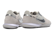 Carregar imagem no visualizador da galeria, Nike Street Gato Futsal
