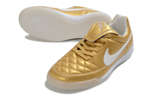 Carregar imagem no visualizador da galeria, Nike Tiempo Ronaldinho R10 Futsal - Dourado
