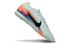 Carregar imagem no visualizador da galeria, Nike Air Zoom Mercurial Vapor 16 Elite TF - United 02
