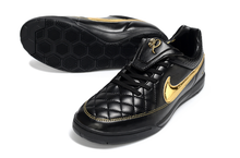 Carregar imagem no visualizador da galeria, Nike Tiempo Ronaldinho R10 Futsal - Preto Dourado
