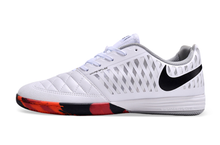 Carregar imagem no visualizador da galeria, Nike Feminina Lunar Gato II Futsal - Branco/vermelho
