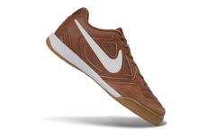 Carregar imagem no visualizador da galeria, Nike SB Gato Futsal - Marrom
