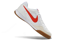 Carregar imagem no visualizador da galeria, Nike SB Gato Futsal - Branco Vermelho
