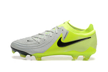 Carregar imagem no visualizador da galeria, Nike Feminina Phantom GX2 FG Elite - Mad Voltage Pack
