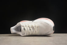 Carregar imagem no visualizador da galeria, NIKE VOMERO PREMIUM
