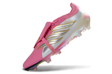 Carregar imagem no visualizador da galeria, Adidas Predator 26 Elite Tongue FG - Rosa
