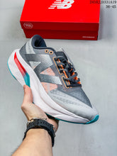 Carregar imagem no visualizador da galeria, Tênis New Balance FC SC Elite V4 - CLIQUE PARA VER MAIS CORES
