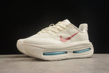 Carregar imagem no visualizador da galeria, NIKE VOMERO PREMIUM
