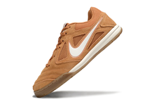 Carregar imagem no visualizador da galeria, Nike SB Gato Futsal
