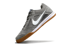 Carregar imagem no visualizador da galeria, Nike SB Gato Futsal - Cinza
