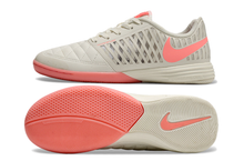 Carregar imagem no visualizador da galeria, Nike Lunar Gato II Futsal - Creme
