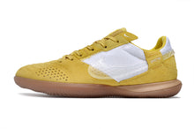 Carregar imagem no visualizador da galeria, Nike Street Gato Futsal - Dourado
