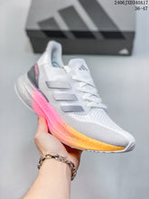 Carregar imagem no visualizador da galeria, Tênis Adidas Ultra Boost Light
