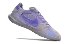 Carregar imagem no visualizador da galeria, Nike Street Gato Futsal - Roxo
