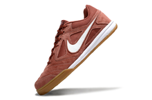 Carregar imagem no visualizador da galeria, Nike SB Gato Futsal
