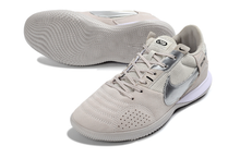Carregar imagem no visualizador da galeria, Nike Street Gato Futsal
