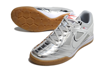 Carregar imagem no visualizador da galeria, Nike SB Gato Futsal - Prata
