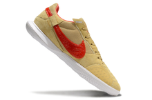 Carregar imagem no visualizador da galeria, Nike Street Gato Futsal - Dourado
