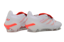 Carregar imagem no visualizador da galeria, Adidas Predator 26 Elite Tongue FG
