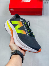 Carregar imagem no visualizador da galeria, Tênis New Balance FC SC Elite V4 - CLIQUE PARA VER MAIS CORES
